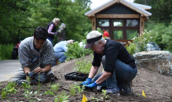 Help the Environment by Volunteering for Nature | Schlitz Audubon